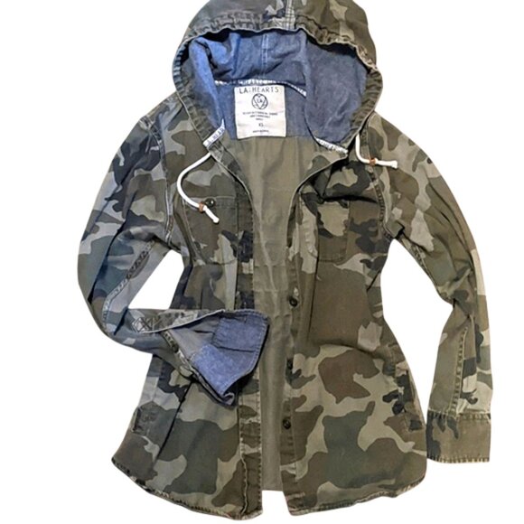La Hearts Jackets & Blazers - Light weight camo jacket shacket with hood